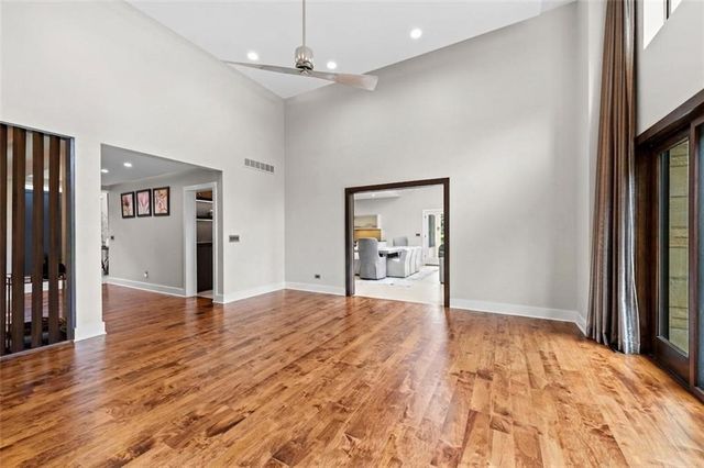 6537 Ridge Road, Parkville, MO 64152
