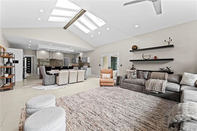 6537 Ridge Road, Parkville, MO 64152