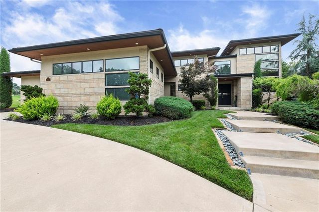 6537 Ridge Road, Parkville, MO 64152