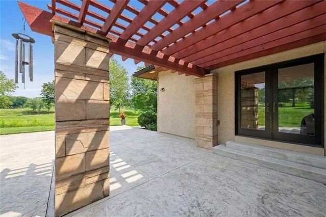 6537 Ridge Road, Parkville, MO 64152