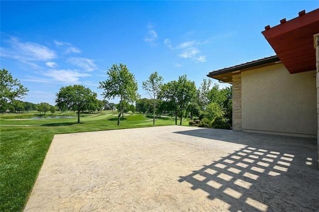 6537 Ridge Road, Parkville, MO 64152