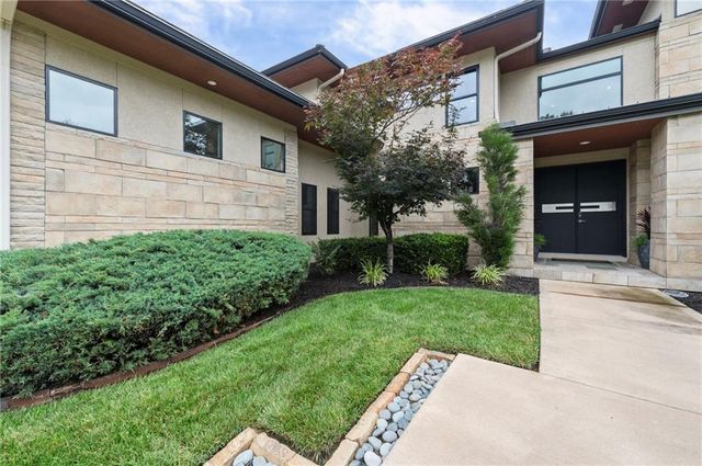 6537 Ridge Road, Parkville, MO 64152