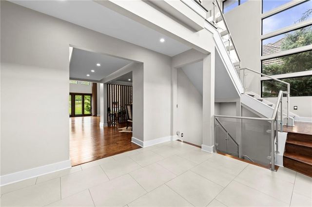 6537 Ridge Road, Parkville, MO 64152