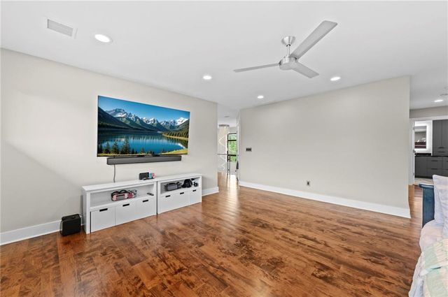 6537 Ridge Road, Parkville, MO 64152
