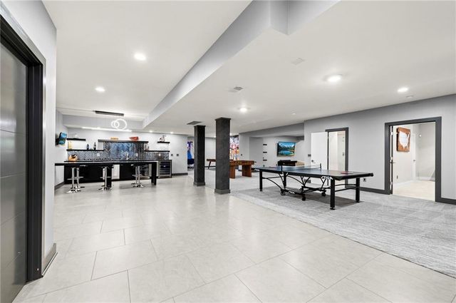 6537 Ridge Road, Parkville, MO 64152