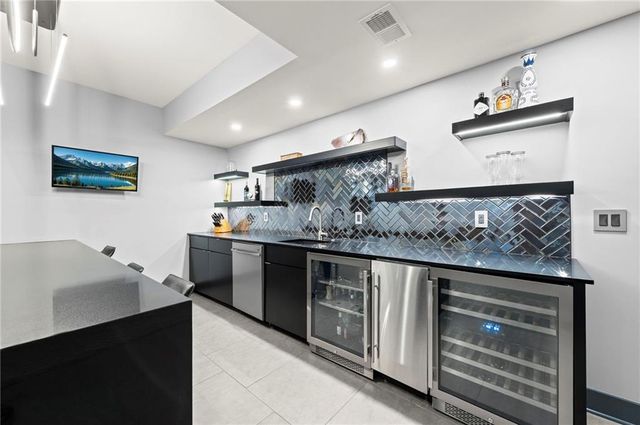 6537 Ridge Road, Parkville, MO 64152