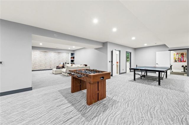 6537 Ridge Road, Parkville, MO 64152