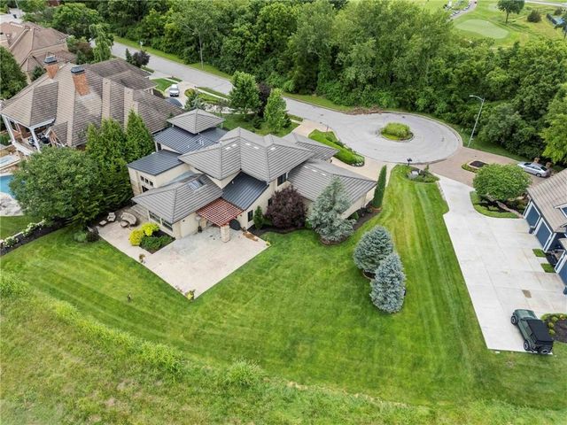 6537 Ridge Road, Parkville, MO 64152