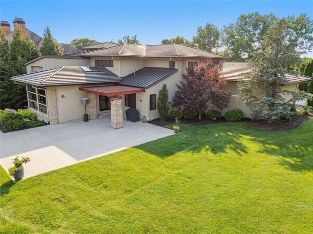 6537 Ridge Road, Parkville, MO 64152