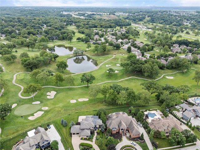 6537 Ridge Road, Parkville, MO 64152