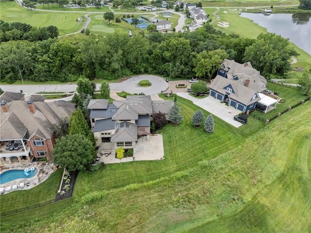 6537 Ridge Road, Parkville, MO 64152