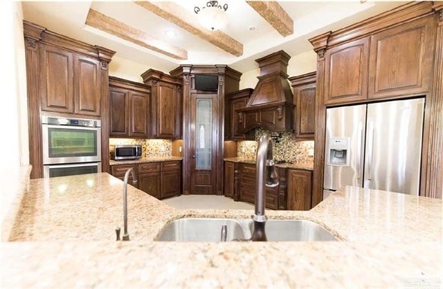 22111 N Val Verde Road, Edinburg, TX 78542