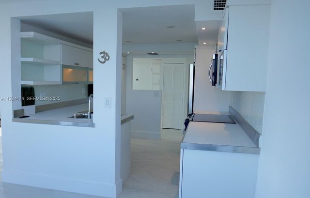 16570 NE 26th Ave 5G BOAT SLIP INCLUDED, North Miami Beach, FL 33160