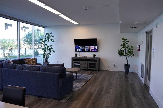 16570 NE 26th Ave 5G BOAT SLIP INCLUDED, North Miami Beach, FL 33160