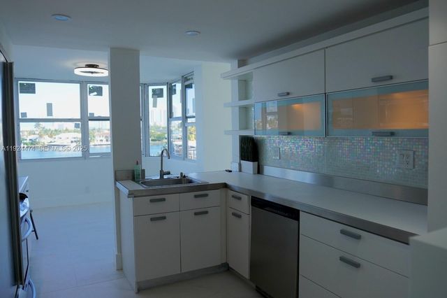 16570 NE 26th Ave 5G BOAT SLIP INCLUDED, North Miami Beach, FL 33160