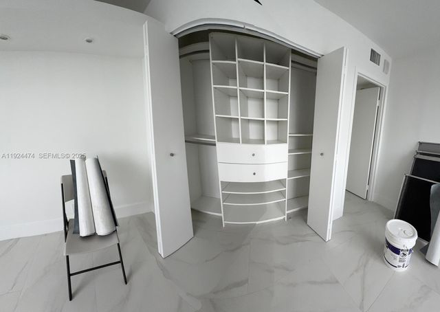 16570 NE 26th Ave 5G BOAT SLIP INCLUDED, North Miami Beach, FL 33160