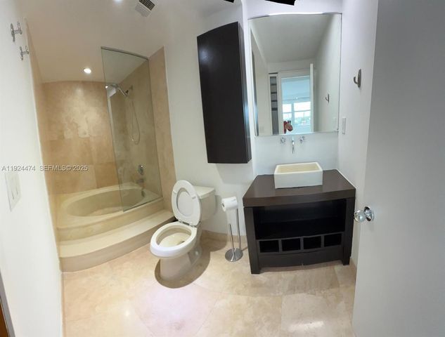 16570 NE 26th Ave 5G BOAT SLIP INCLUDED, North Miami Beach, FL 33160