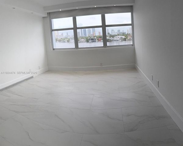 16570 NE 26th Ave 5G BOAT SLIP INCLUDED, North Miami Beach, FL 33160