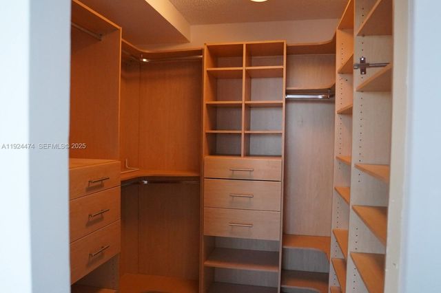 16570 NE 26th Ave 5G BOAT SLIP INCLUDED, North Miami Beach, FL 33160