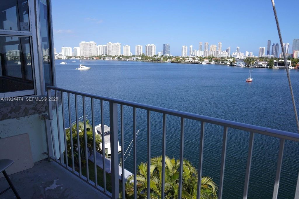 16570 NE 26th Ave 5G BOAT SLIP INCLUDED, North Miami Beach, FL 33160