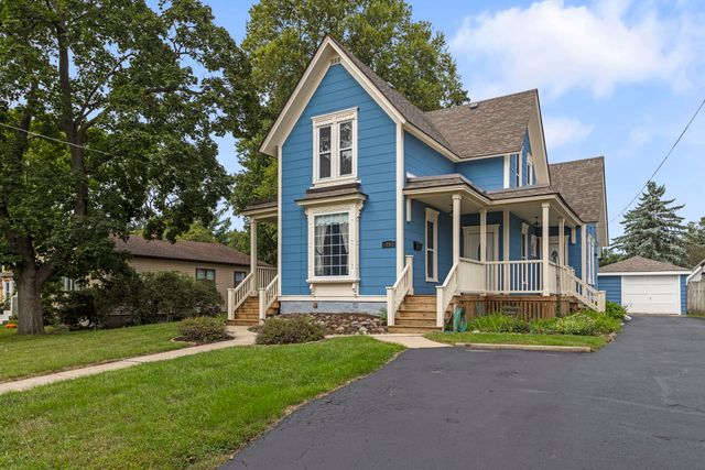 11 North Street, East Dundee, IL 60118