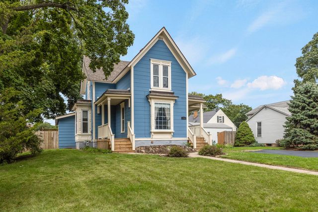 11 North Street, East Dundee, IL 60118