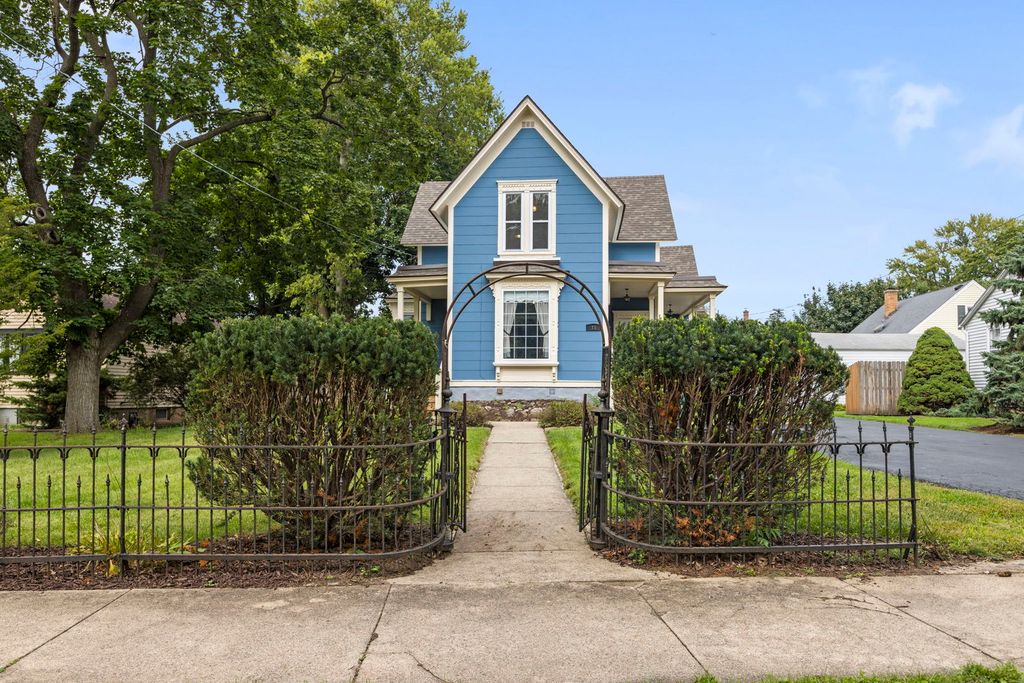 11 North Street, East Dundee, IL 60118
