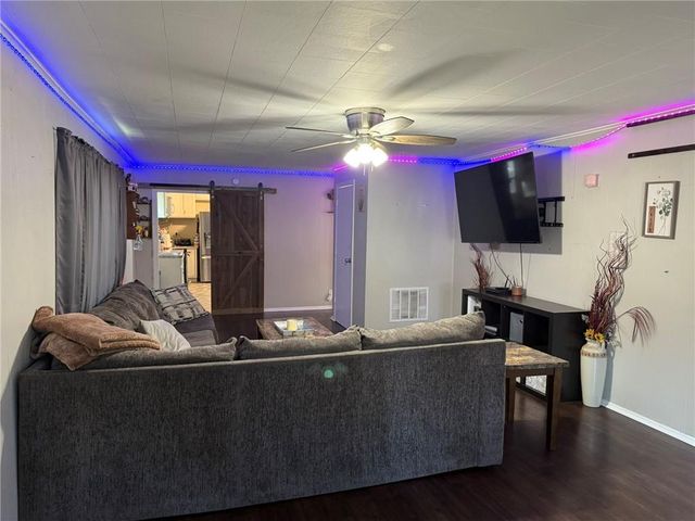 725 W 3rd Street, Pittsburg, KS 66762