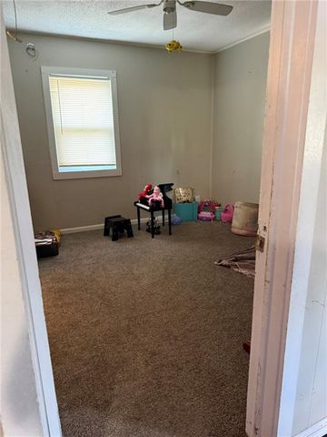 725 W 3rd Street, Pittsburg, KS 66762