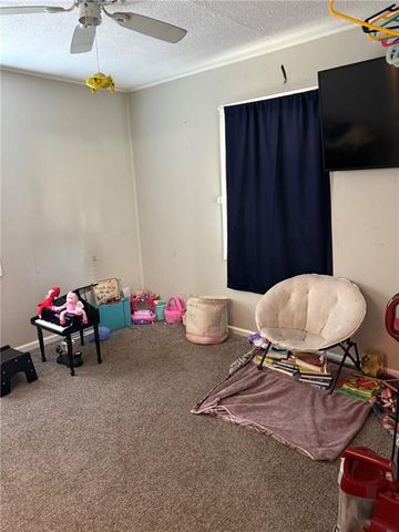 725 W 3rd Street, Pittsburg, KS 66762