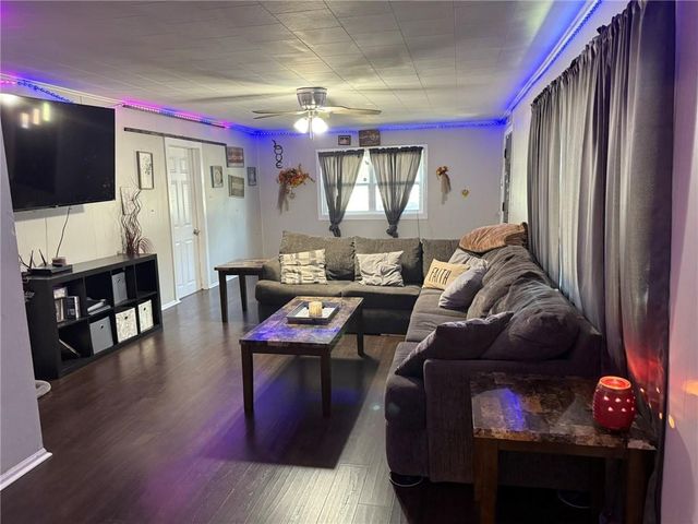 725 W 3rd Street, Pittsburg, KS 66762