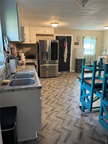 725 W 3rd Street, Pittsburg, KS 66762