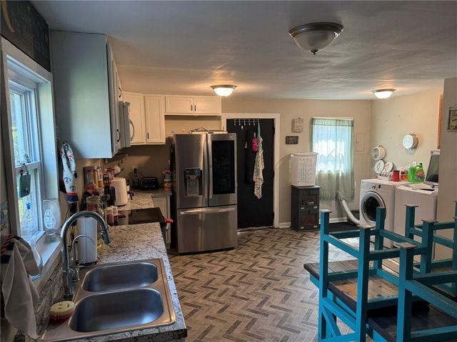 725 W 3rd Street, Pittsburg, KS 66762