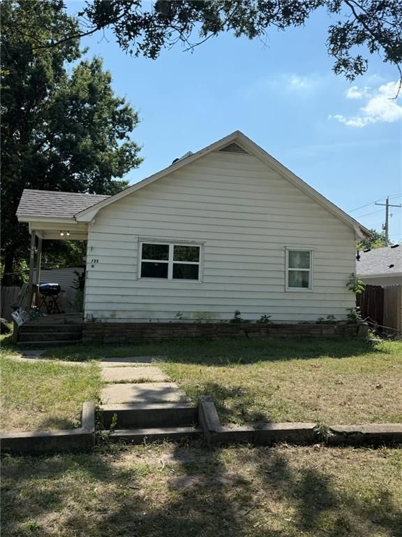 725 W 3rd Street, Pittsburg, KS 66762