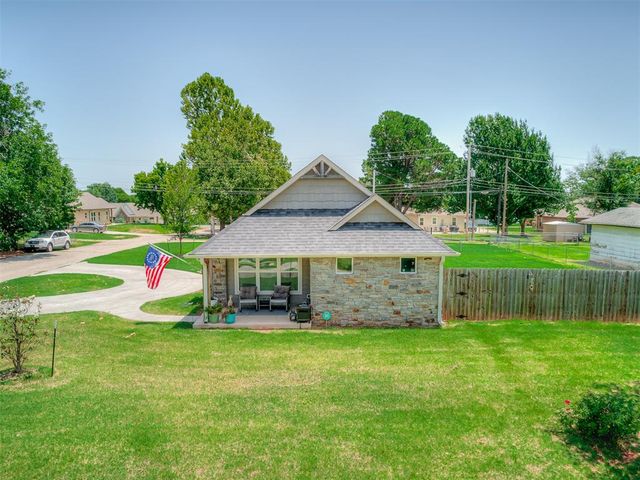 402 S Van Buren Avenue, Blanchard, OK 73010