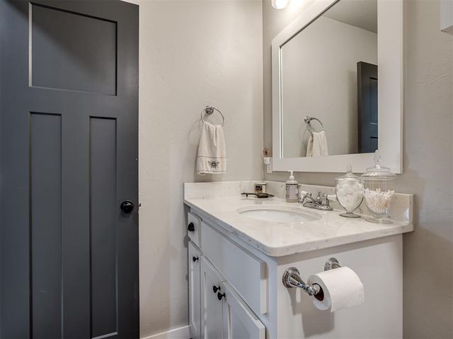 402 S Van Buren Avenue, Blanchard, OK 73010