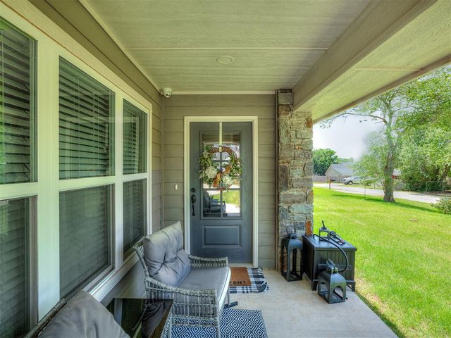 402 S Van Buren Avenue, Blanchard, OK 73010