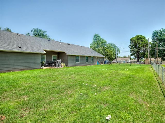 402 S Van Buren Avenue, Blanchard, OK 73010