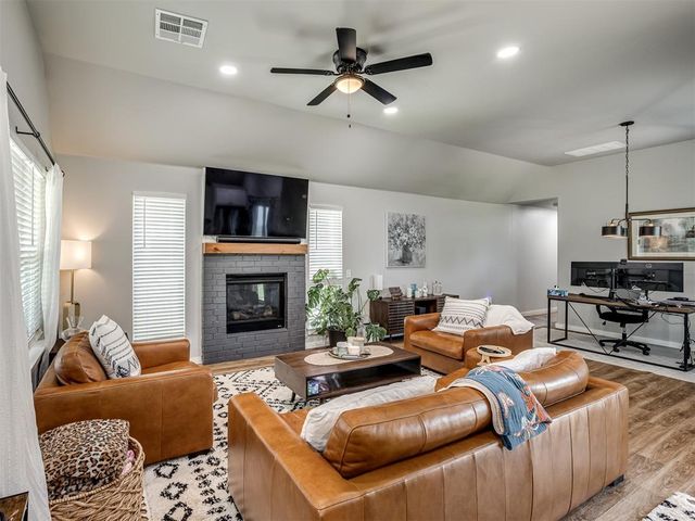 402 S Van Buren Avenue, Blanchard, OK 73010