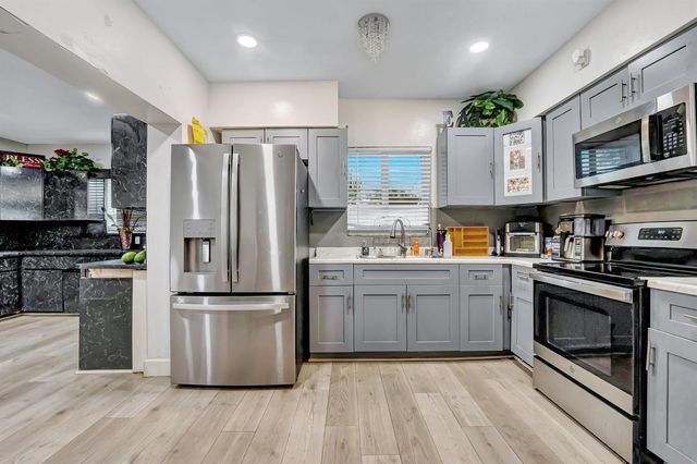 3250 E Glendale Boulevard, Fort Lauderdale, FL 33312