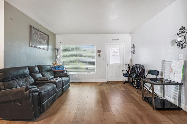 3250 E Glendale Boulevard, Fort Lauderdale, FL 33312