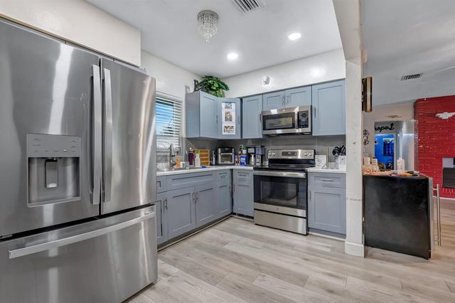 3250 E Glendale Boulevard, Fort Lauderdale, FL 33312