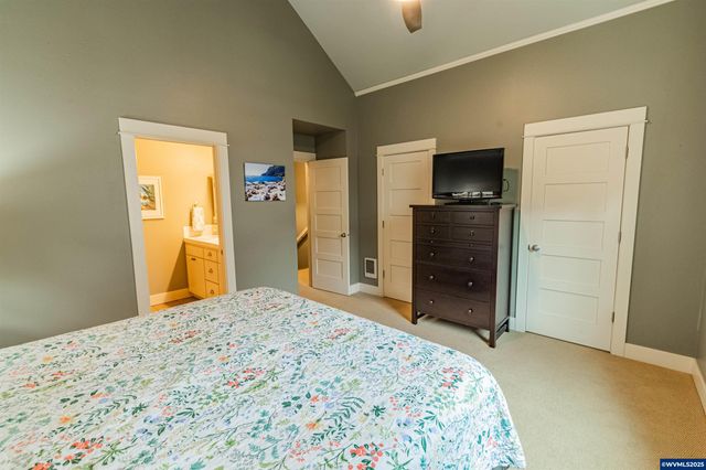 611 SW 27th Wy, Lincoln City, OR 97367