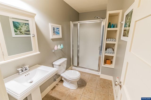 611 SW 27th Wy, Lincoln City, OR 97367
