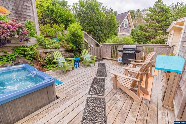 611 SW 27th Wy, Lincoln City, OR 97367