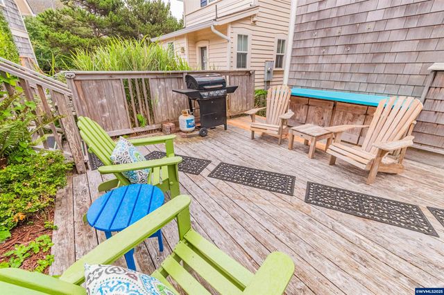 611 SW 27th Wy, Lincoln City, OR 97367