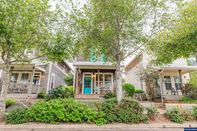 611 SW 27th Wy, Lincoln City, OR 97367