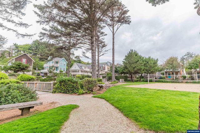 611 SW 27th Wy, Lincoln City, OR 97367