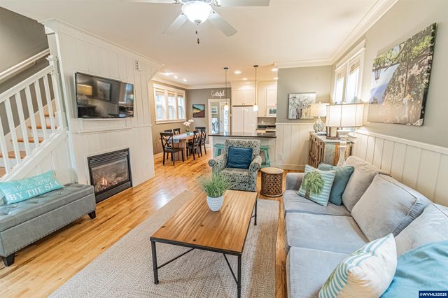 611 SW 27th Wy, Lincoln City, OR 97367