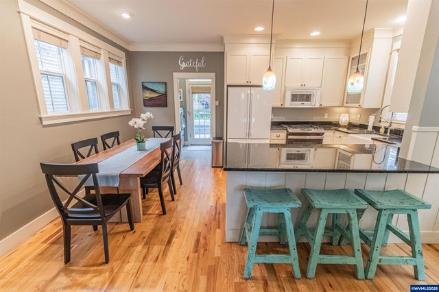 611 SW 27th Wy, Lincoln City, OR 97367